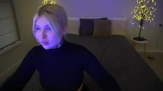 IvyLaurent online show from September 28, 6:20 am