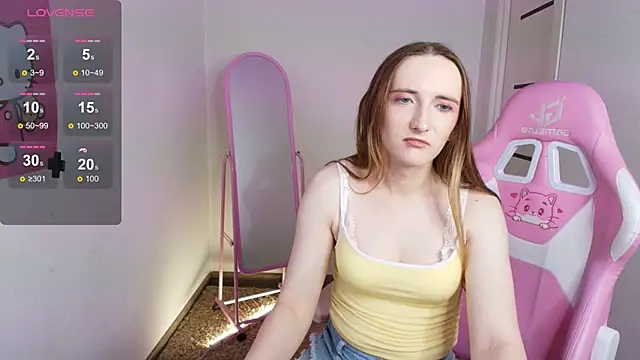 Snapshot of Vi_Luxy chatting on September 10, 2:22 am Vi Luxy online show from September 10, 2:22 am