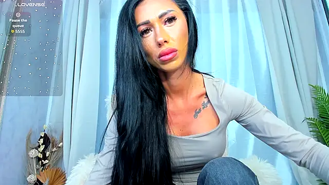 ParissHiltonX online show from October 6, 5:13 am