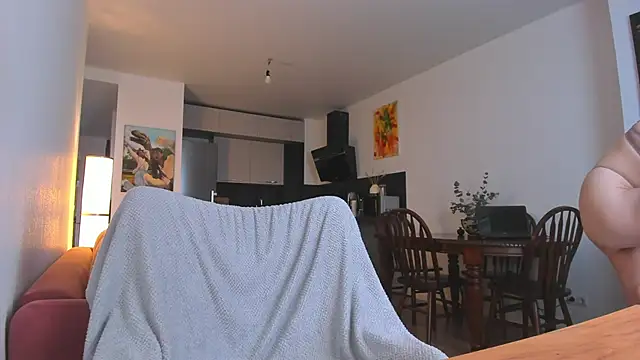 MilkyDana online show from April 8, 8:05 am