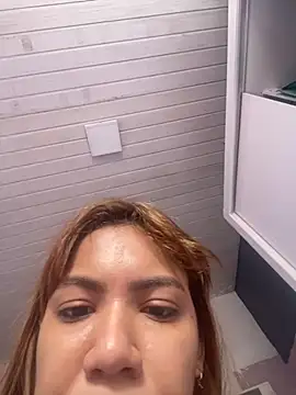 Snapshot of amandaaasilvaa chatting on October 21, 2:43 pm amandaaasilvaa online show from October 21, 2:43 pm