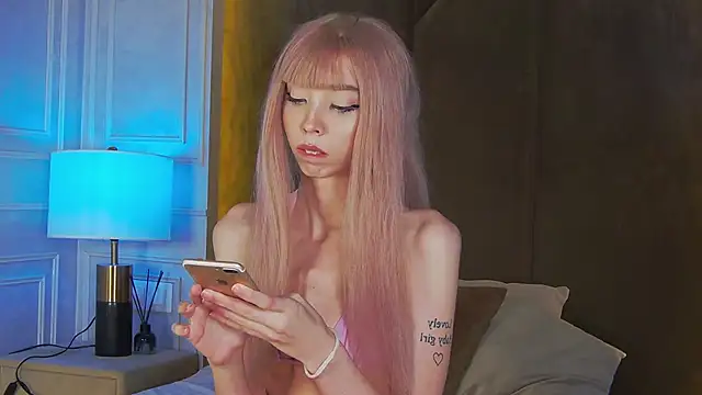 Evelyn Neal online show from October 15, 4:42 pm