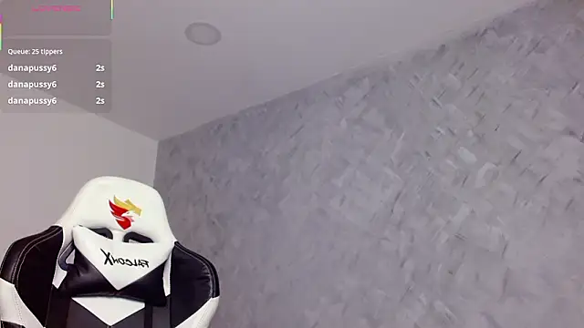 Roxxi 2110 online show from February 13, 9:44 am