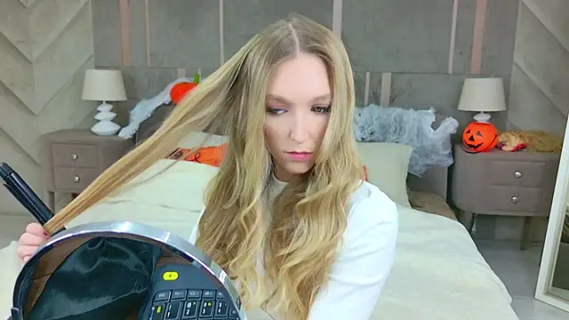 KellyBradford online show from October 24, 5:58 am