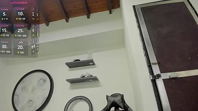 Snapshot of klariz09 chatting on October 9, 9:19 pm klariz09 online show from October 9, 9:19 pm