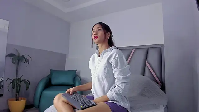 Snapshot of klariz09 chatting on September 23, 9:02 pm klariz09 online show from September 23, 9:02 pm