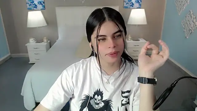 Snapshot of maddissonivanova chatting on October 12, 8:22 pm maddissonivanova online show from October 12, 8:22 pm