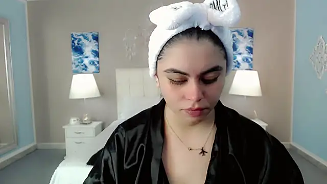 Snapshot of maddissonivanova chatting on October 31, 7:29 pm maddissonivanova online show from October 31, 7:29 pm