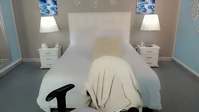 Snapshot of maddissonivanova chatting on October 9, 8:13 pm maddissonivanova online show from October 9, 8:13 pm