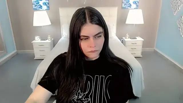 Snapshot of maddissonivanova chatting on October 19, 6:15 am maddissonivanova online show from October 19, 6:15 am