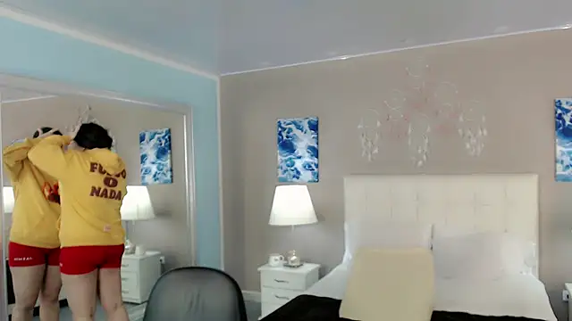 Snapshot of maddissonivanova chatting on October 24, 2:29 am maddissonivanova online show from October 24, 2:29 am