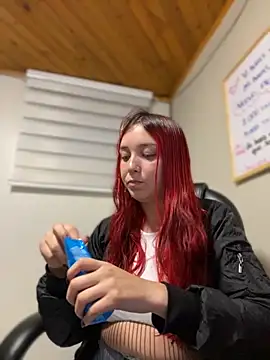 Snapshot of Karen18_boobs chatting on October 28, 1:33 am Karen18 boobs online show from October 28, 1:33 am