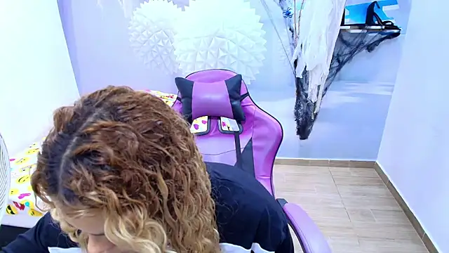 ESMERALDA-BLUE online show from October 21, 8:57 pm