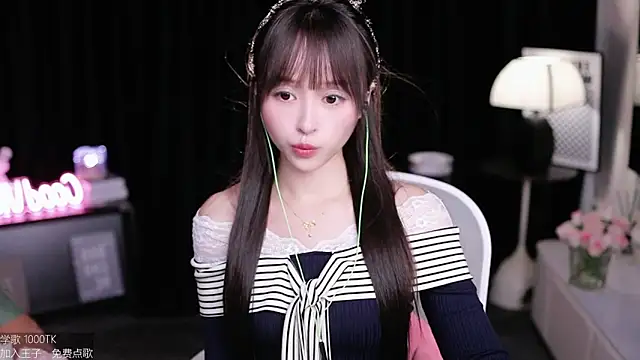 Snapshot of coward_by chatting on September 23, 10:35 am coward by online show from September 23, 10:35 am