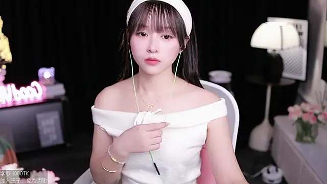 Snapshot of coward_by chatting on September 20, 10:13 am coward by online show from September 20, 10:13 am