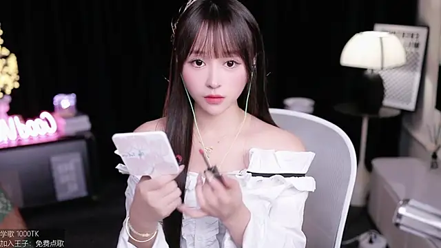 Snapshot of coward_by chatting on October 14, 10:07 am coward by online show from October 14, 10:07 am