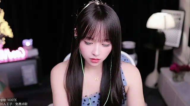 Snapshot of coward_by chatting on September 18, 9:52 am coward by online show from September 18, 9:52 am