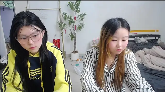 Snapshot of Babygirls523 chatting on November 1, 6:34 pm Babygirls523 online show from November 1, 6:34 pm