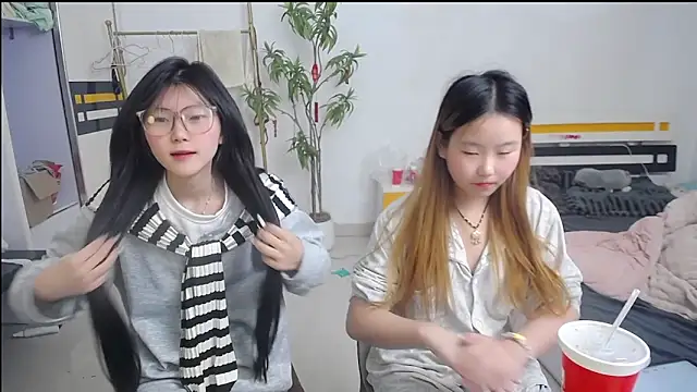 Snapshot of Babygirls523 chatting on October 27, 5:19 pm Babygirls523 online show from October 27, 5:19 pm