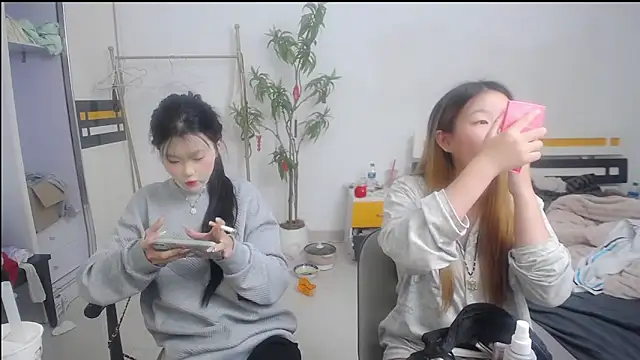 Snapshot of Babygirls523 chatting on October 25, 3:08 pm Babygirls523 online show from October 25, 3:08 pm