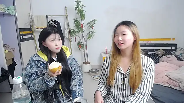 Snapshot of Babygirls523 chatting on October 20, 2:53 pm Babygirls523 online show from October 20, 2:53 pm