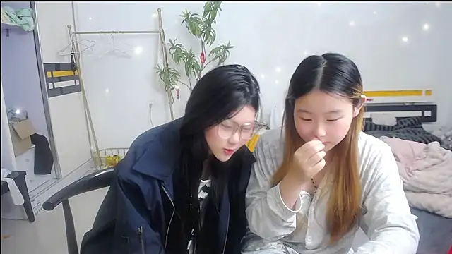 Snapshot of Babygirls523 chatting on October 24, 1:51 pm Babygirls523 online show from October 24, 1:51 pm