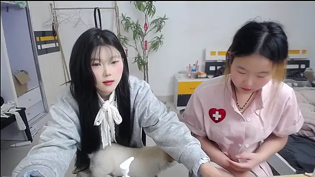 Snapshot of Babygirls523 chatting on October 30, 1:34 pm Babygirls523 online show from October 30, 1:34 pm