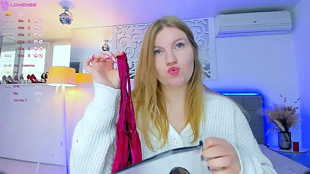 Snapshot of AshleyJoness chatting on October 18, 5:54 am AshleyJoness online show from October 18, 5:54 am