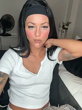 juicylucie online show from October 1, 10:37 pm