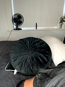 juicylucie online show from October 30, 10:38 am