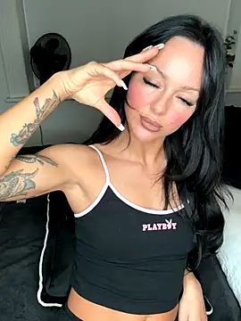 juicylucie online show from October 10, 10:25 pm