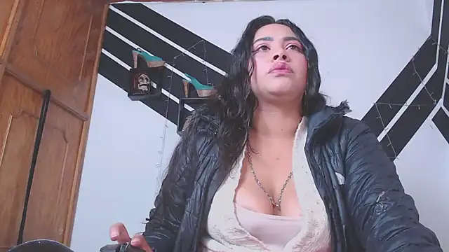 lola warner online show from September 20, 4:33 am