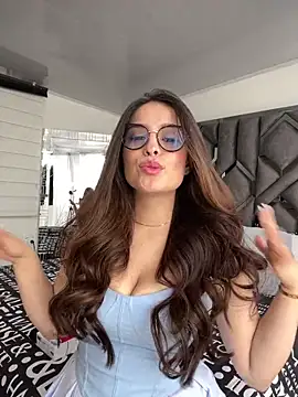 fernanda aram  online show from October 15, 3:25 pm