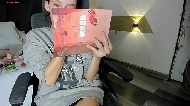 CleoWhite online show from October 3, 5:45 am