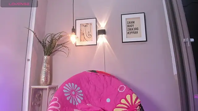 Snapshot of dulce_fiore07 chatting on September 24, 12:48 pm dulce fiore07 online show from September 24, 12:48 pm