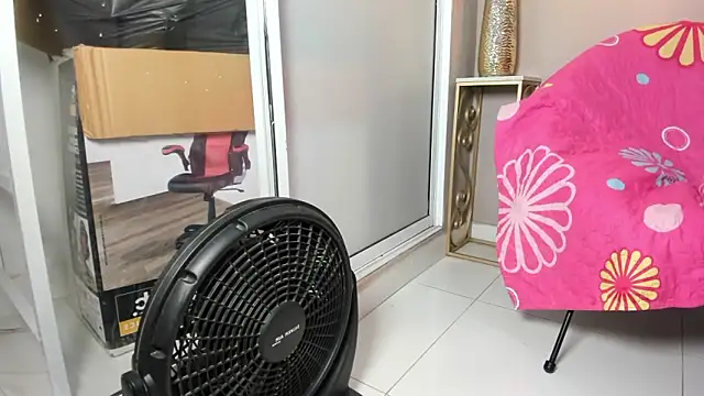 Snapshot of dulce_fiore07 chatting on September 30, 12:33 pm dulce fiore07 online show from September 30, 12:33 pm