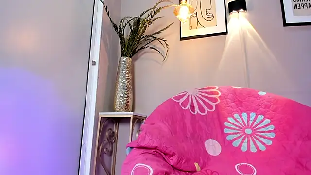 Snapshot of dulce_fiore07 chatting on October 1, 12:43 pm dulce fiore07 online show from October 1, 12:43 pm