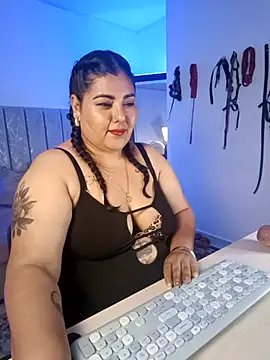 Snapshot of AndreaKinky chatting on October 7, 8:19 am AndreaKinky online show from October 7, 8:19 am