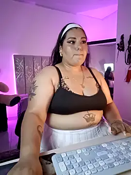 Snapshot of AndreaKinky chatting on September 28, 8:52 am AndreaKinky online show from September 28, 8:52 am