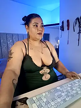 Snapshot of AndreaKinky chatting on October 6, 8:09 am AndreaKinky online show from October 6, 8:09 am