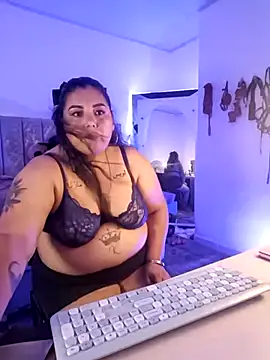 Snapshot of AndreaKinky chatting on October 30, 9:33 am AndreaKinky online show from October 30, 9:33 am