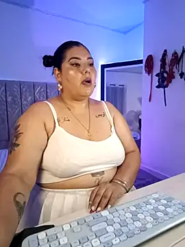 AndreaKinky online show from November 9, 8:32 am