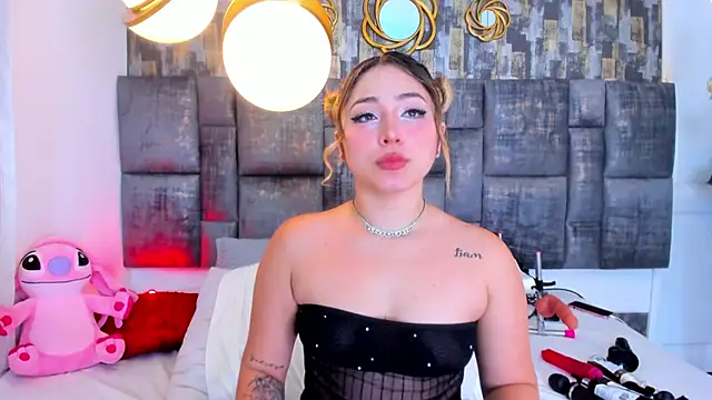 Snapshot of PatyLawrence chatting on October 25, 4:31 am PatyLawrence online show from October 25, 4:31 am