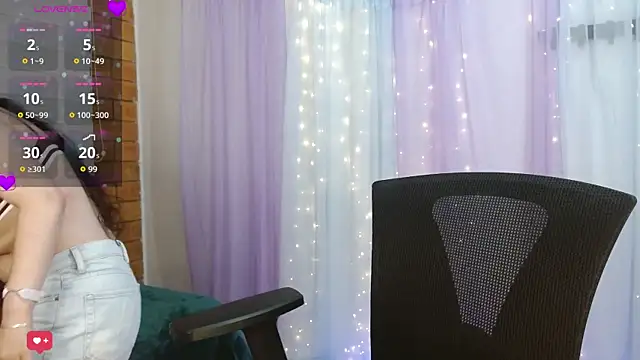 Snapshot of Camila_Ord chatting on October 31, 12:45 am Camila Ord online show from October 31, 12:45 am