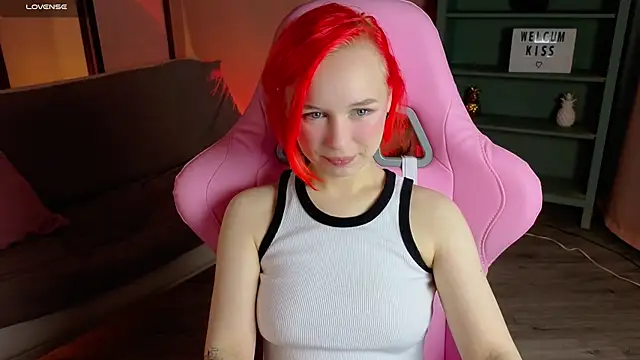 NaomiYoru online show from October 2, 8:25 pm