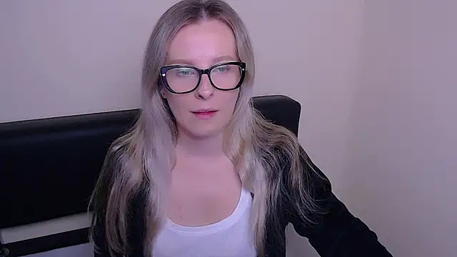 VanillaRose  online show from September 18, 6:45 am