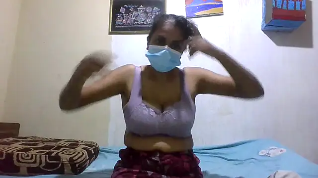 Snapshot of notywasu chatting on October 31, 5:06 pm notywasu online show from October 31, 5:06 pm