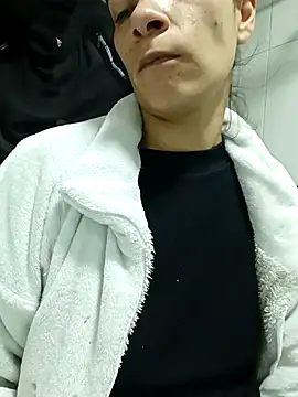 Snapshot of kim_lebanon chatting on October 10, 6:51 am kim lebanon online show from October 10, 6:51 am