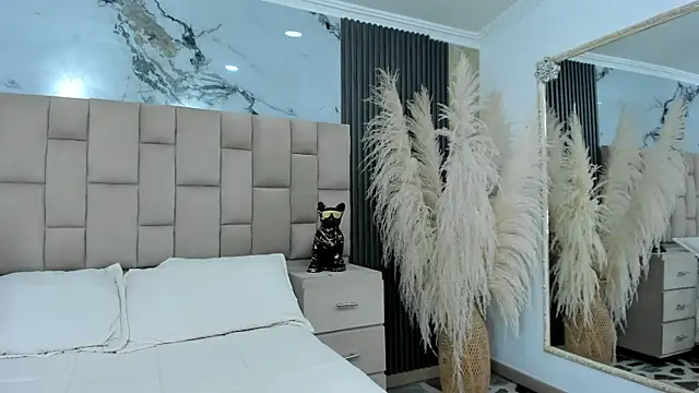 cloesummerr  online show from April 15, 7:58 pm