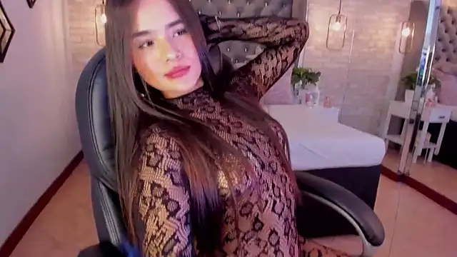 Roxanne Hale online show from October 2, 2:44 pm